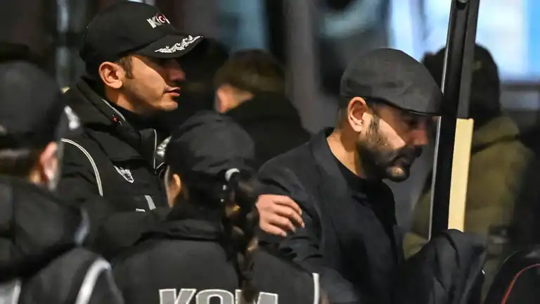 Beşiktaş Belediye Başkanı Akpolat Tutuklandı! Beşiktaş Belediye Başkanı Akpolat Tutuklandı!